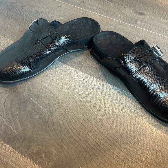 Vionic Mallory Clog Black Embossed Slip-on Mule Women’s Size 6 - Picture 11 of 17